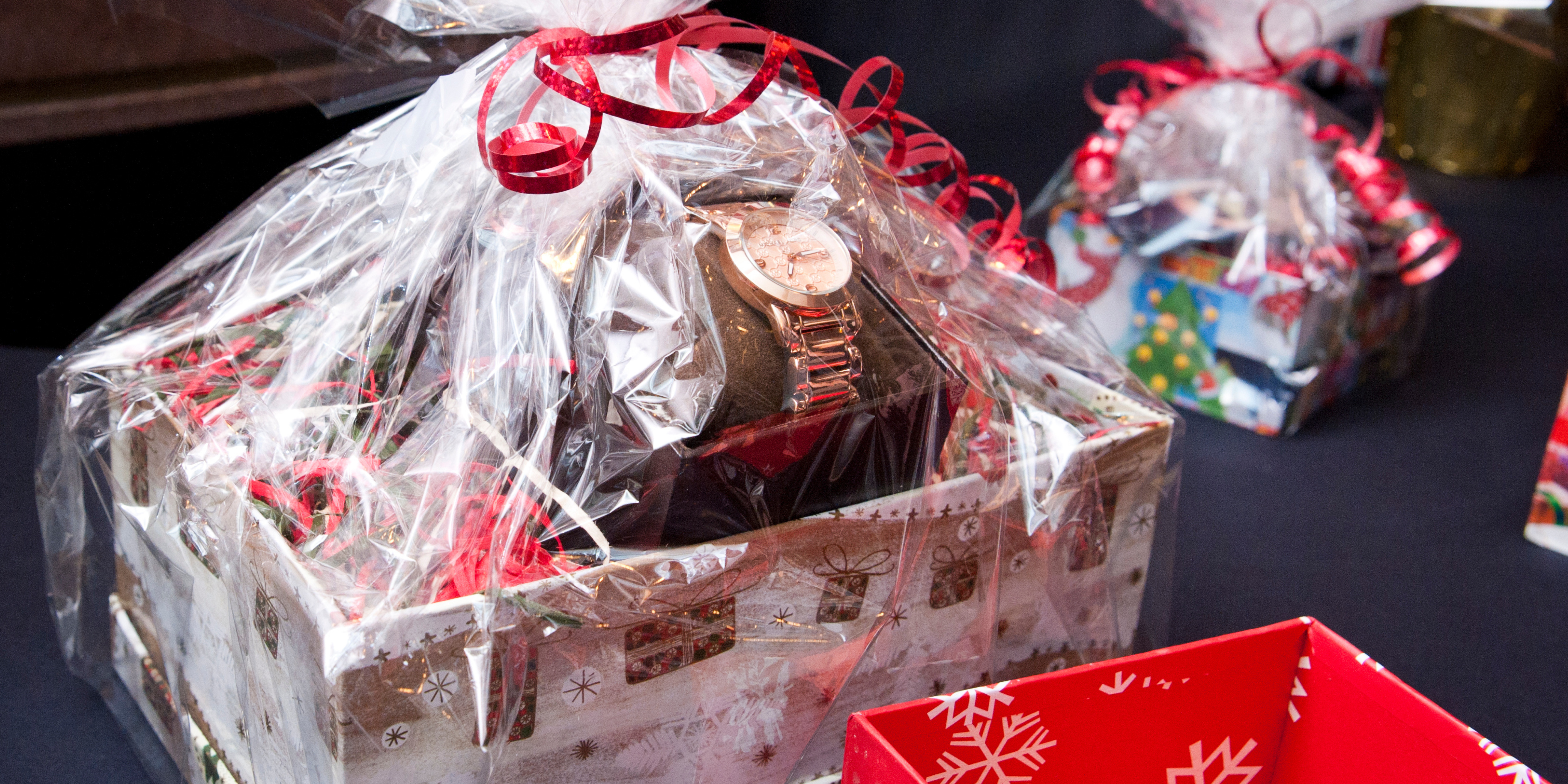 Christmas Gift Basket Ideas: Create Your Own!