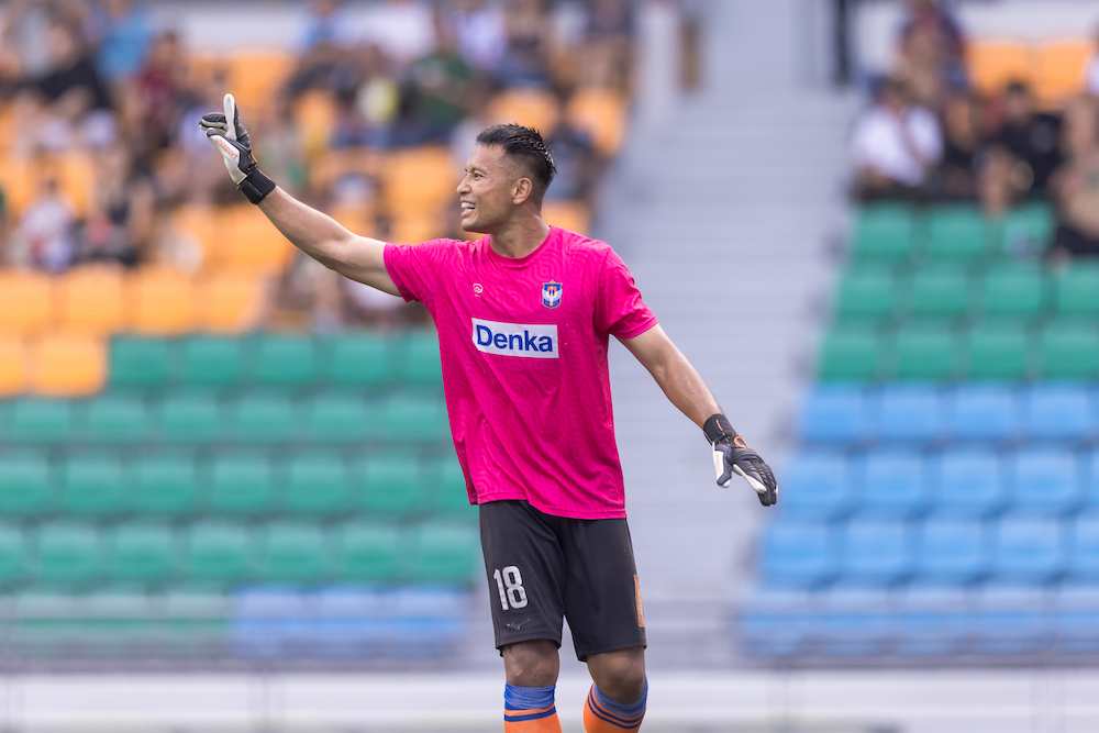 Goalkeeper Extraordinaire: Hassan Sunny's Heartwarming Encounter with Fans in China