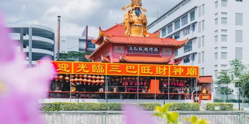 A man tragically lost his life after being stung by hornets while cycling along the Sembawang Park Connector