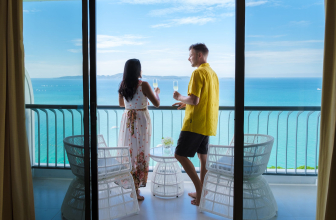 Love and Romantic Hotels: Your Daytime Retreat for an Unforgettable Experience